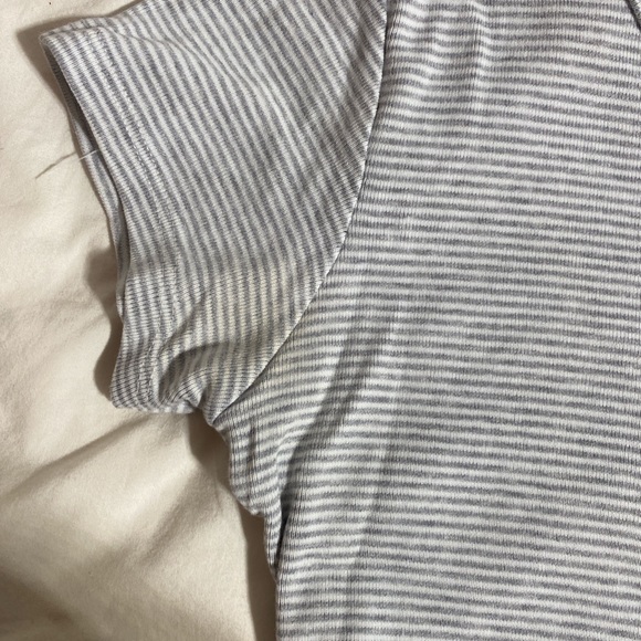 Brandy Melville cropped grey striped tee - Picture 4 of 5